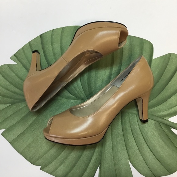 New Neutral Pumps.  Ros Hommerson - Picture 4 of 7